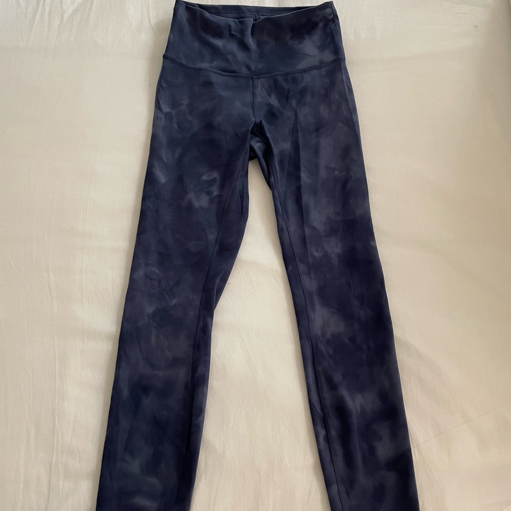 Lululemon wonder under navy tie dye leggings